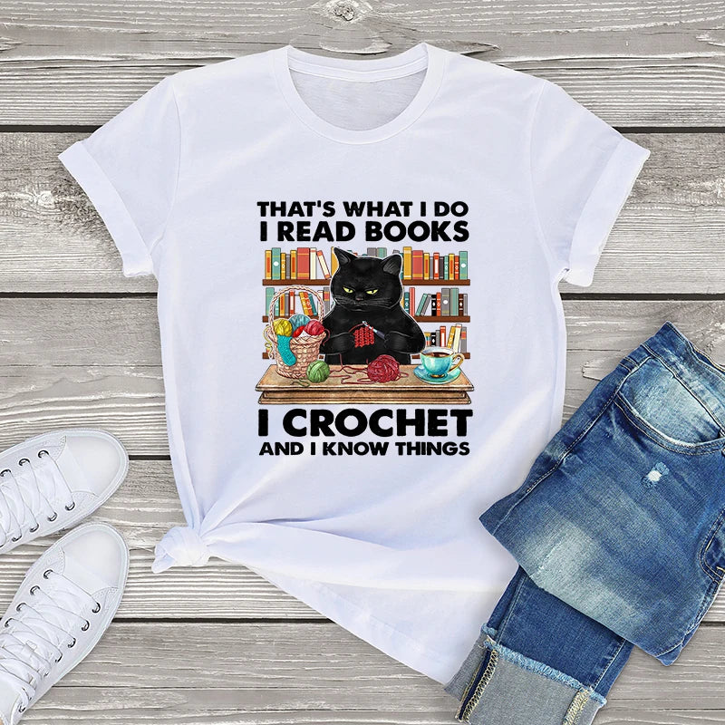 Cat Crocheting T-shirt: 'That's what I do. I read books, I crochet, and I know things' text