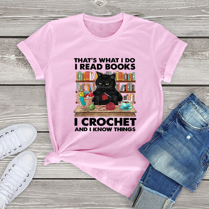 Cat Crocheting T-shirt: 'That's what I do. I read books, I crochet, and I know things' text